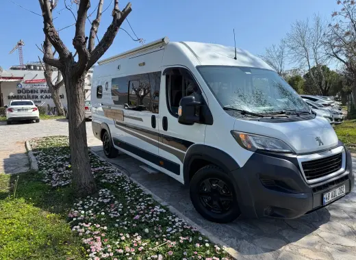 Campervan Nomadic 1