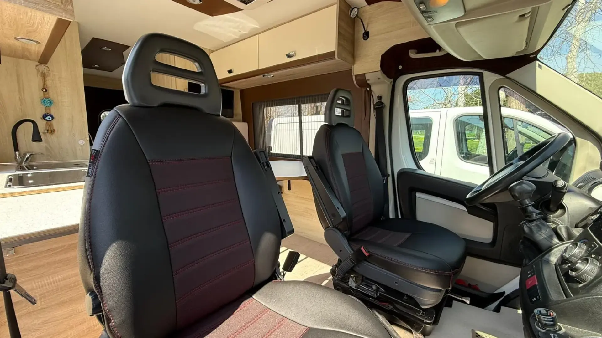 Campervan Nomadic 1