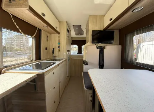 Campervan Nomadic 1