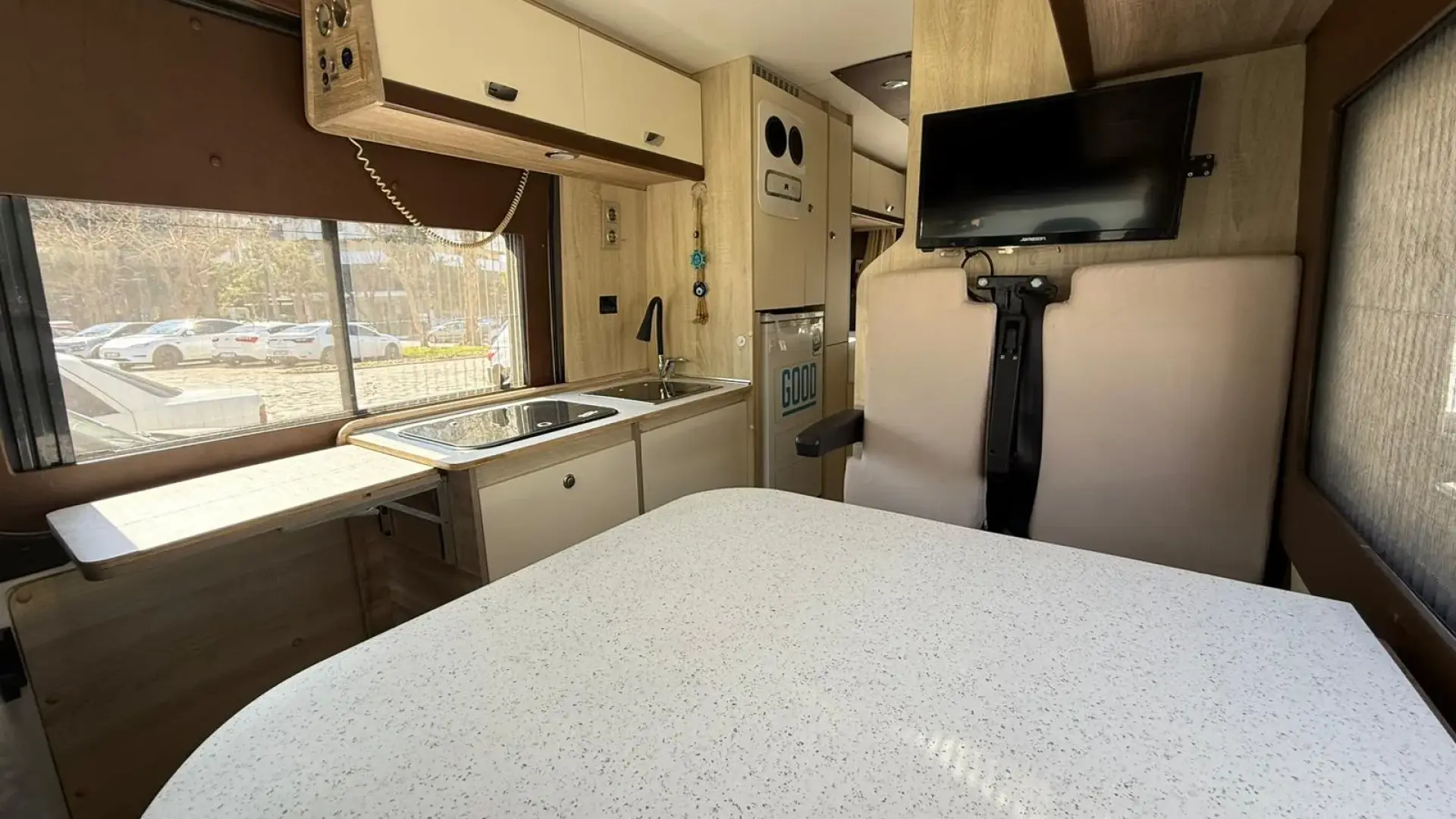 Campervan Nomadic 1