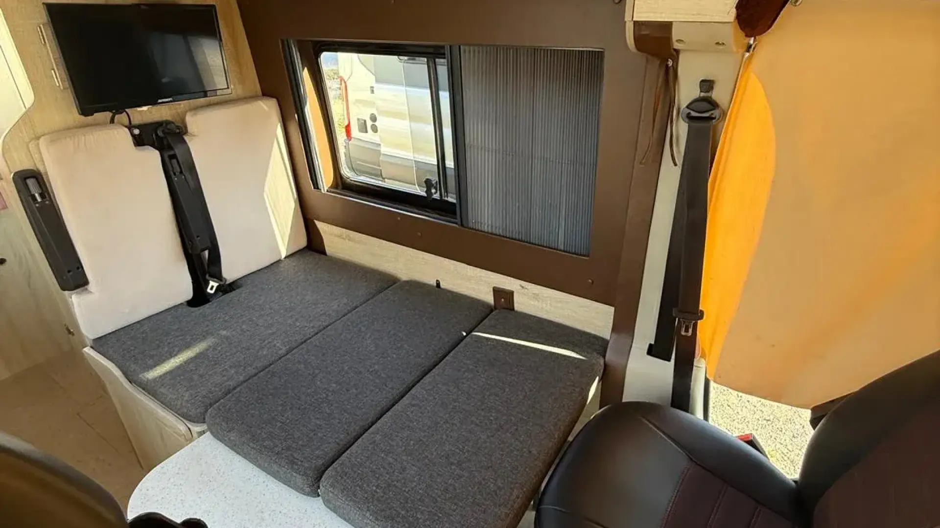 Campervan Nomadic 1