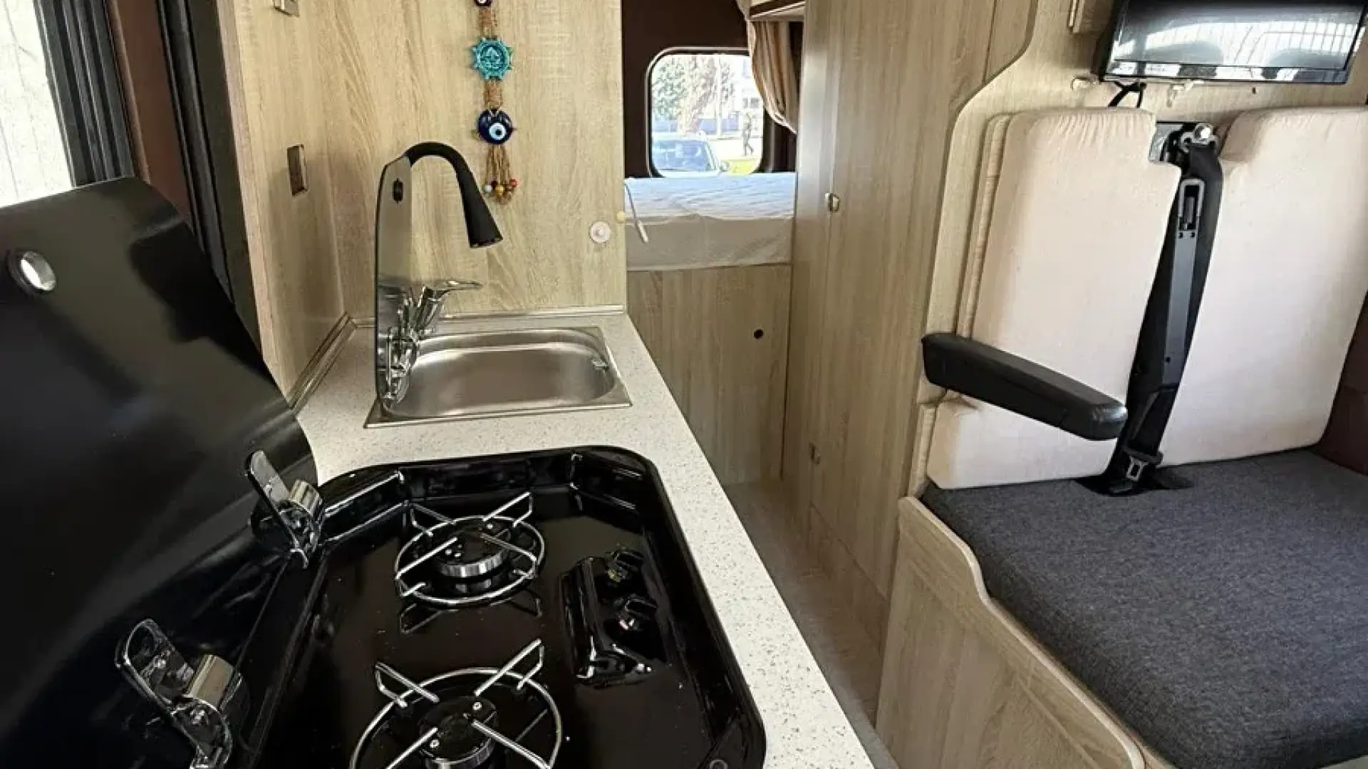 Campervan Nomadic 1