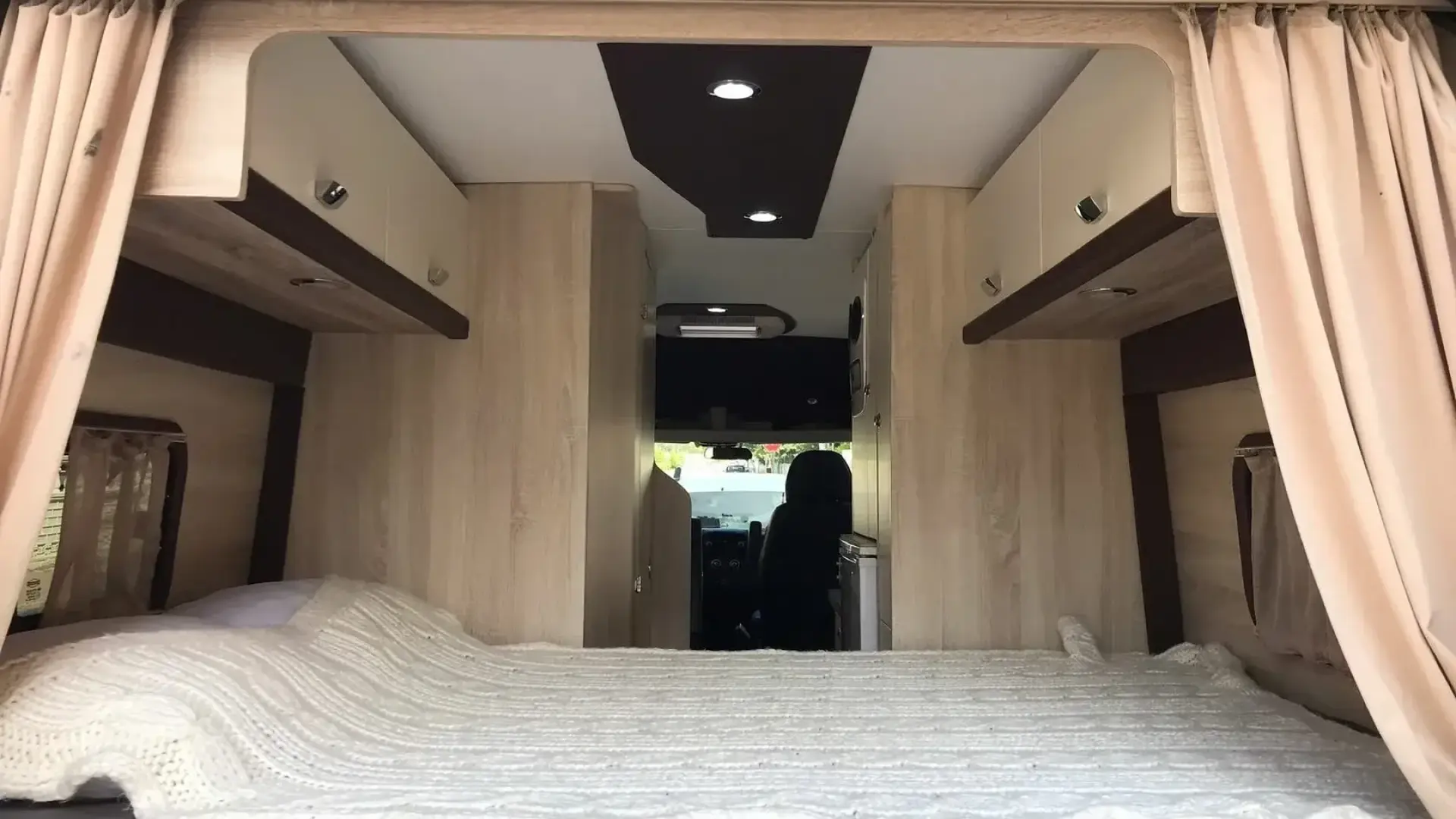 Campervan Nomadic 1