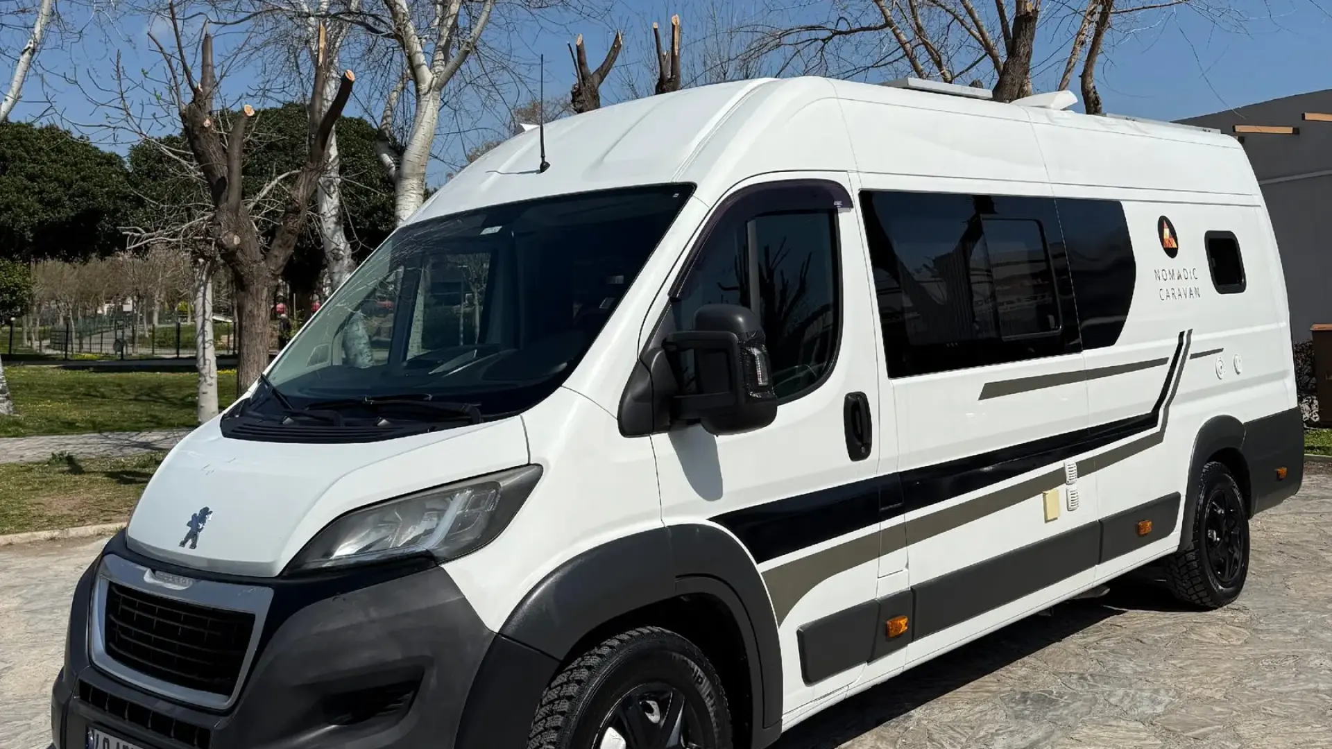 Campervan Nomadic 1